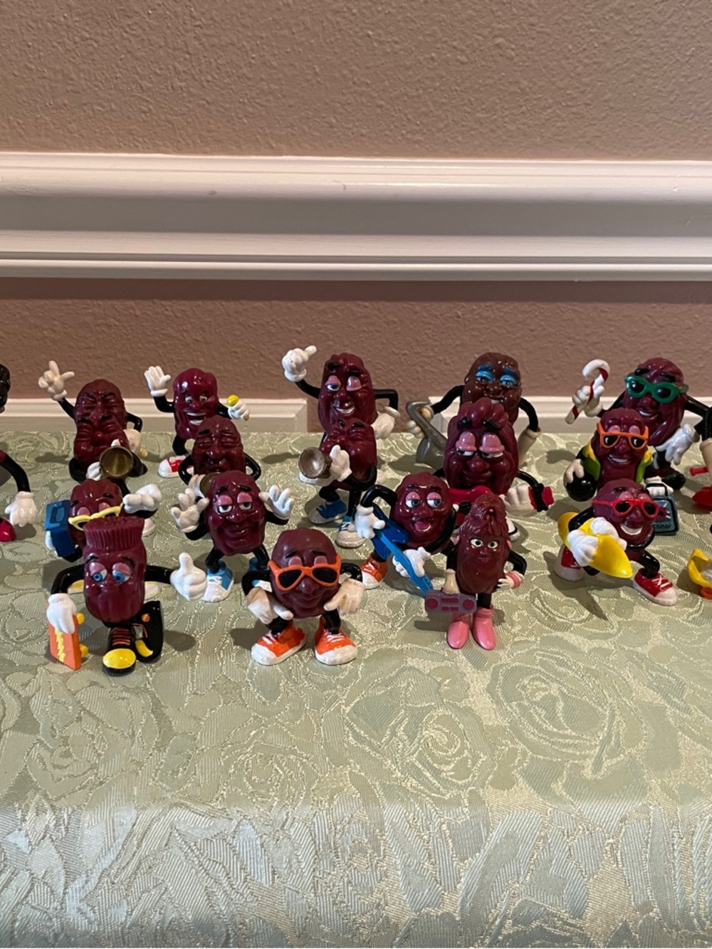 Vintage 1980 California Raisin Figurine Lot (24)